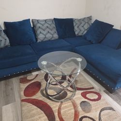 L Shape Sofar And Living Room  Rug. 