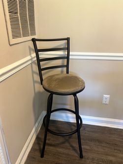 Swivel Bar Stool with Cushioned Seat