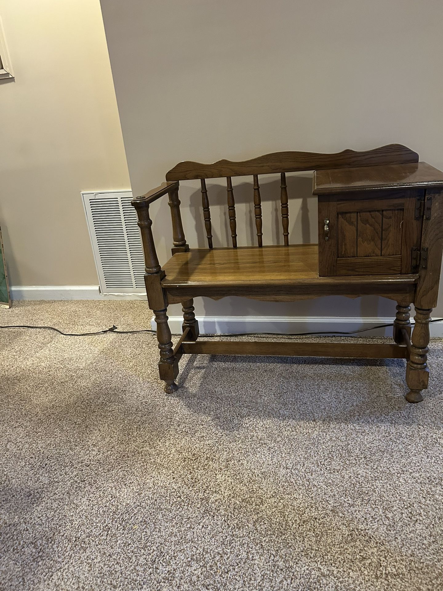Fabulous Traditional Oak / French Provincial Gossip Bench Chair Seat Chaise.