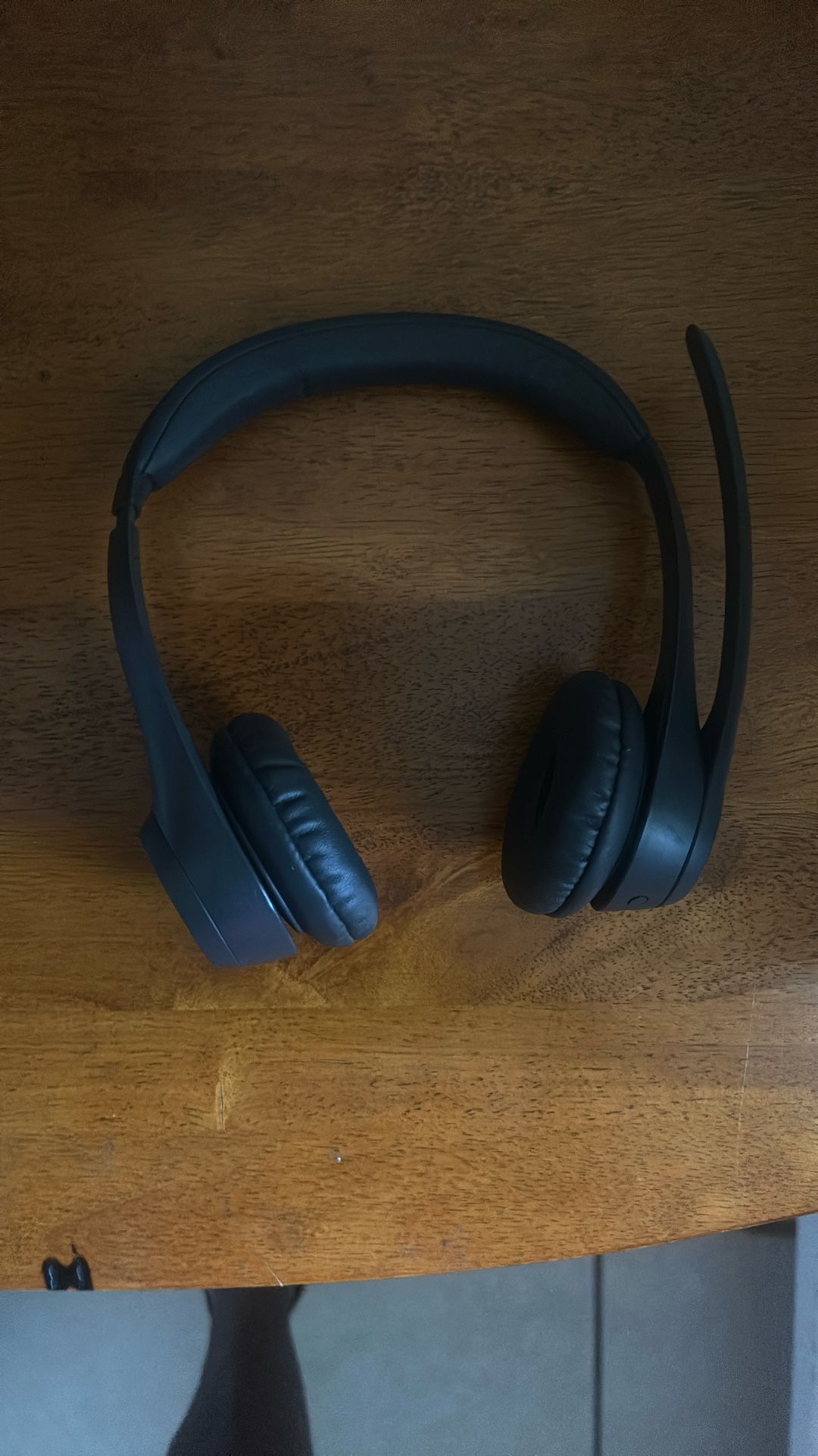 Logitech Zone 301 Wireless Bluetooth Headset with Noise-Canceling Microphone, Compatible with Windows, Mac, Chrome, Linux, iOS, iPadOS, Android