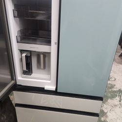 Bespoke 4 Door Refrigerator Customizable Panel Design Spacious 4-door Beverage Center