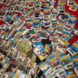 100 Hot Wheels 4 $100