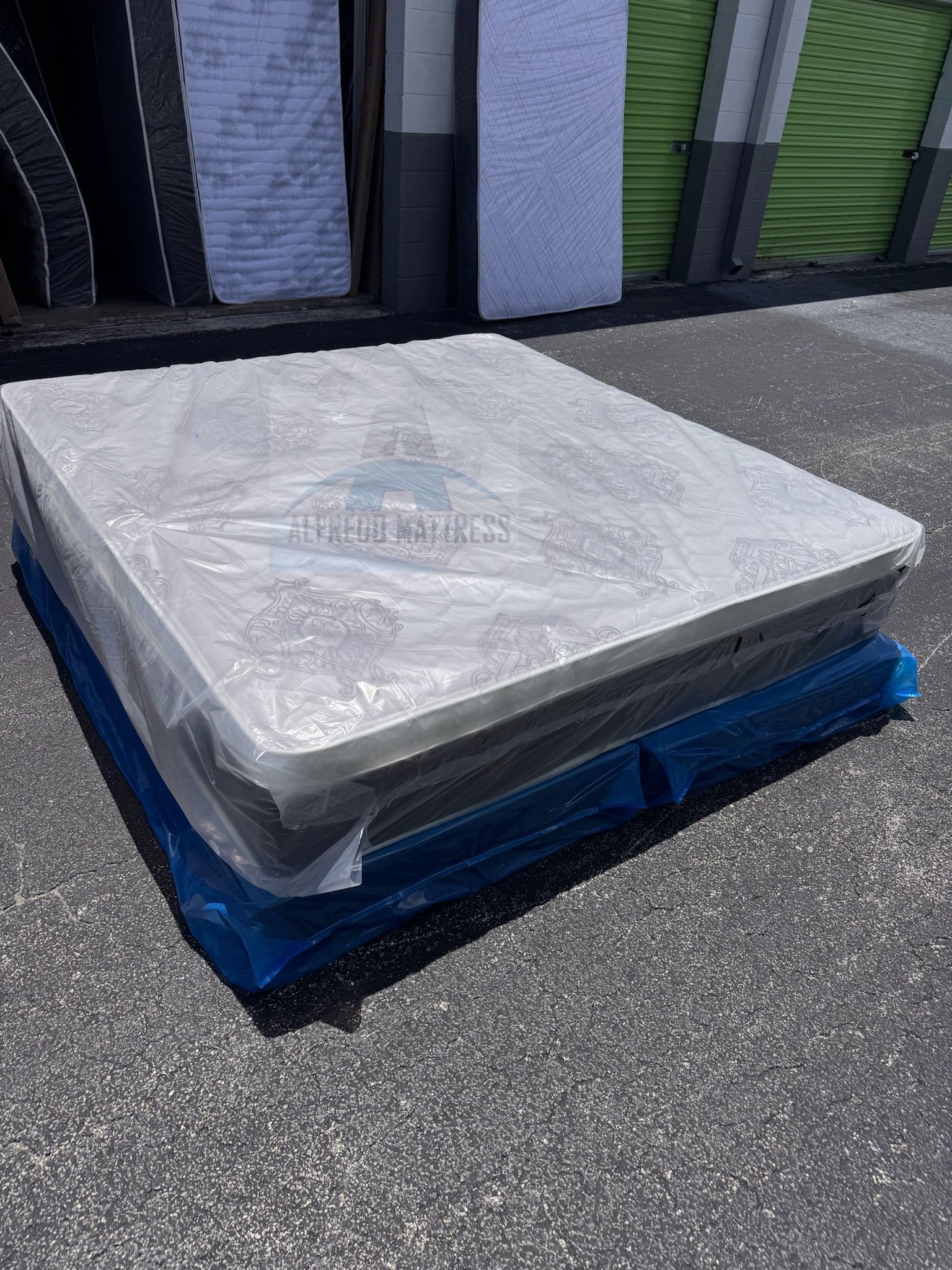 King mattress pillow top and box spring set (2pc brand new)