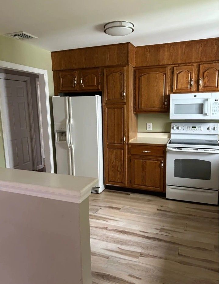 Free Kitchen Cabinets And Laminate Flooring 