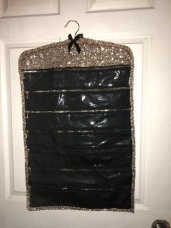 Gold decor can be used for jewelry