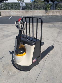 Crown Electric Pallet Jack (Model WP2345-45) 1390 Hours