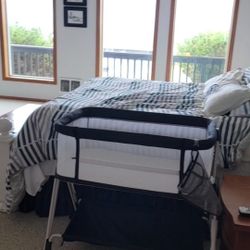 Co Sleeping Crib Bassinet New