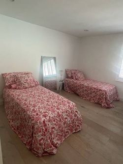 2 twin beds