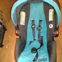 PORTA. BEBE. CON. 2. BASES. PARA. CARRO