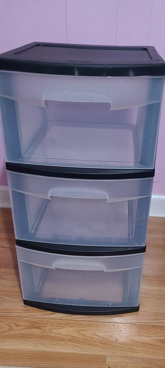 Plastic  drawer  