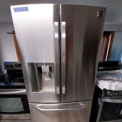 LG 36" Stainless Showcase French Door Refrigerator 