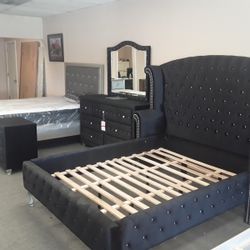 4pc Queen Bedroom set With Queen Bedframe Dresser mirror Nightstand.