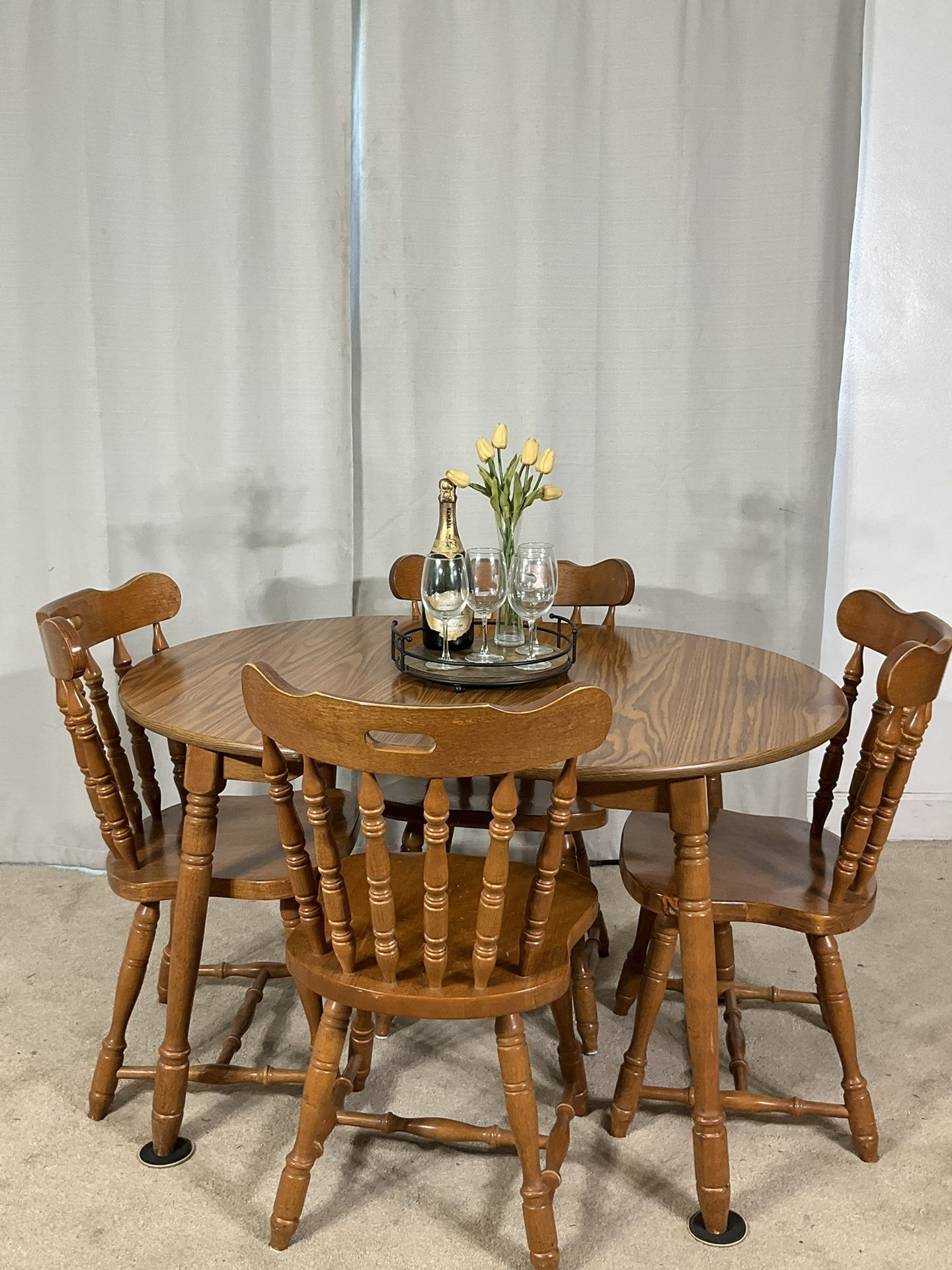 VTG Kitchen Dining Table & 4 Tavern Chairs PERFECT FOR KITCHEN OR APARTMENT / Mesa Comedor De Madera Solida Y 4 Sillas