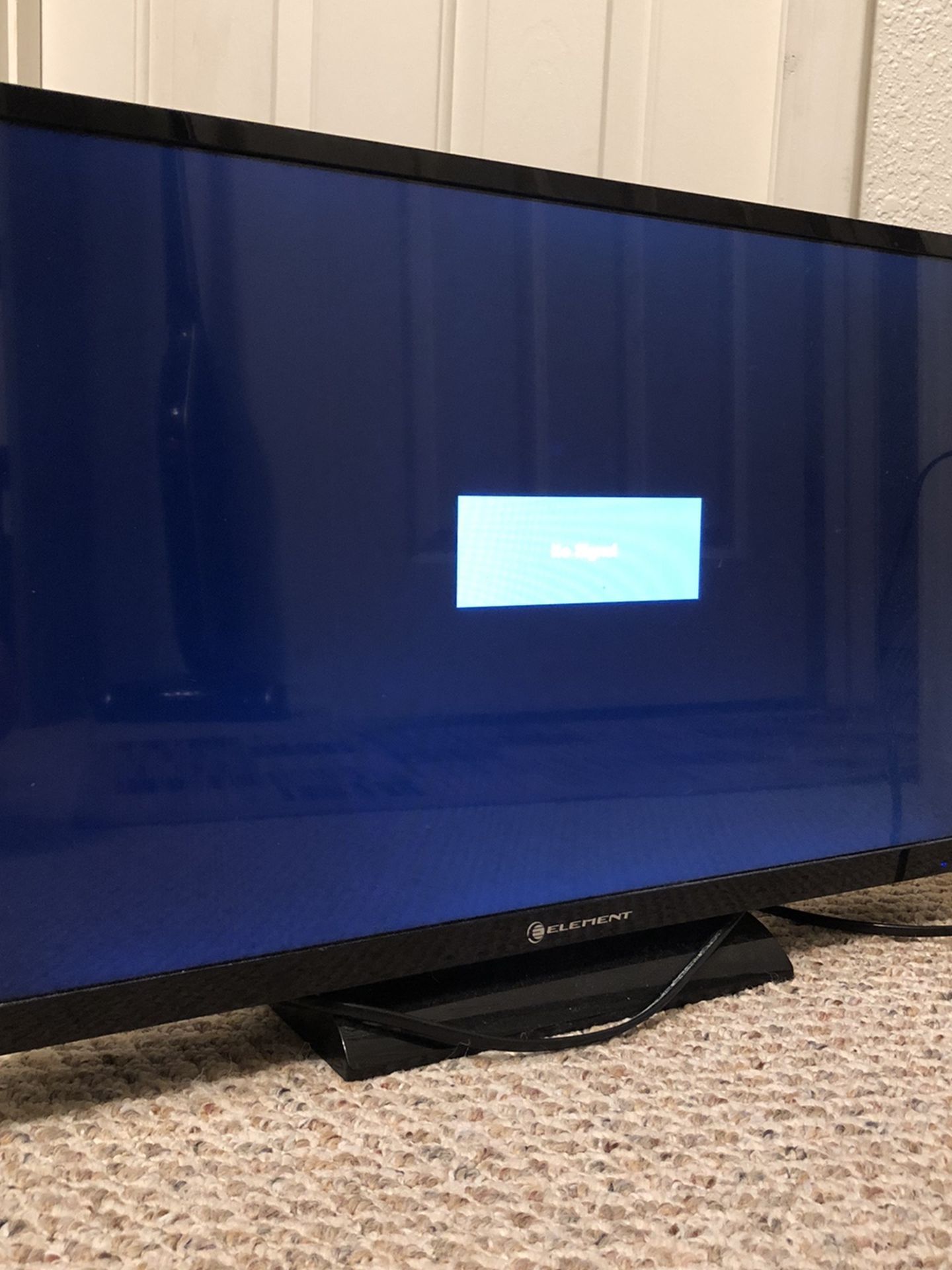 27” Flatscreen Element TV with Remote