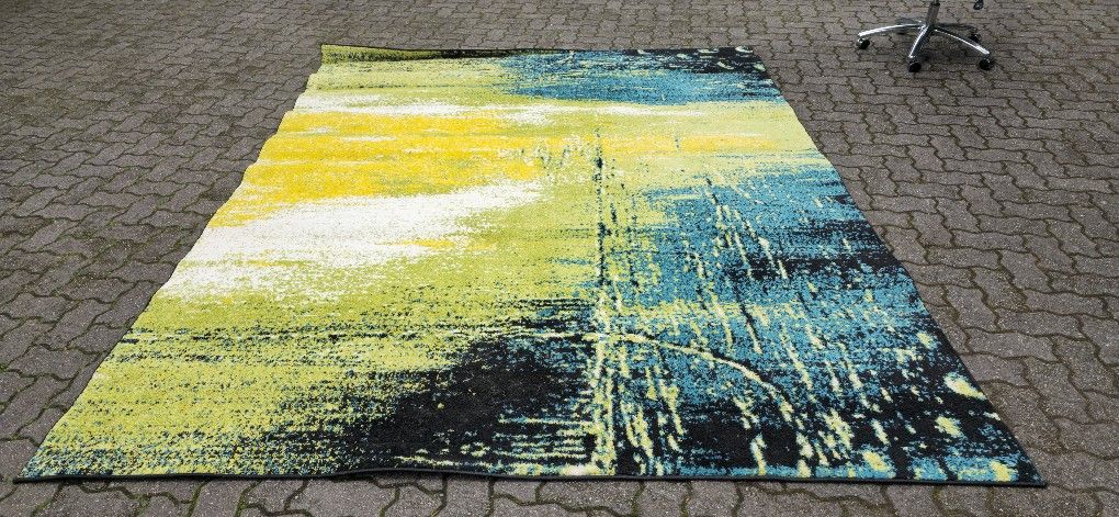 Indoor Rug 94x114"