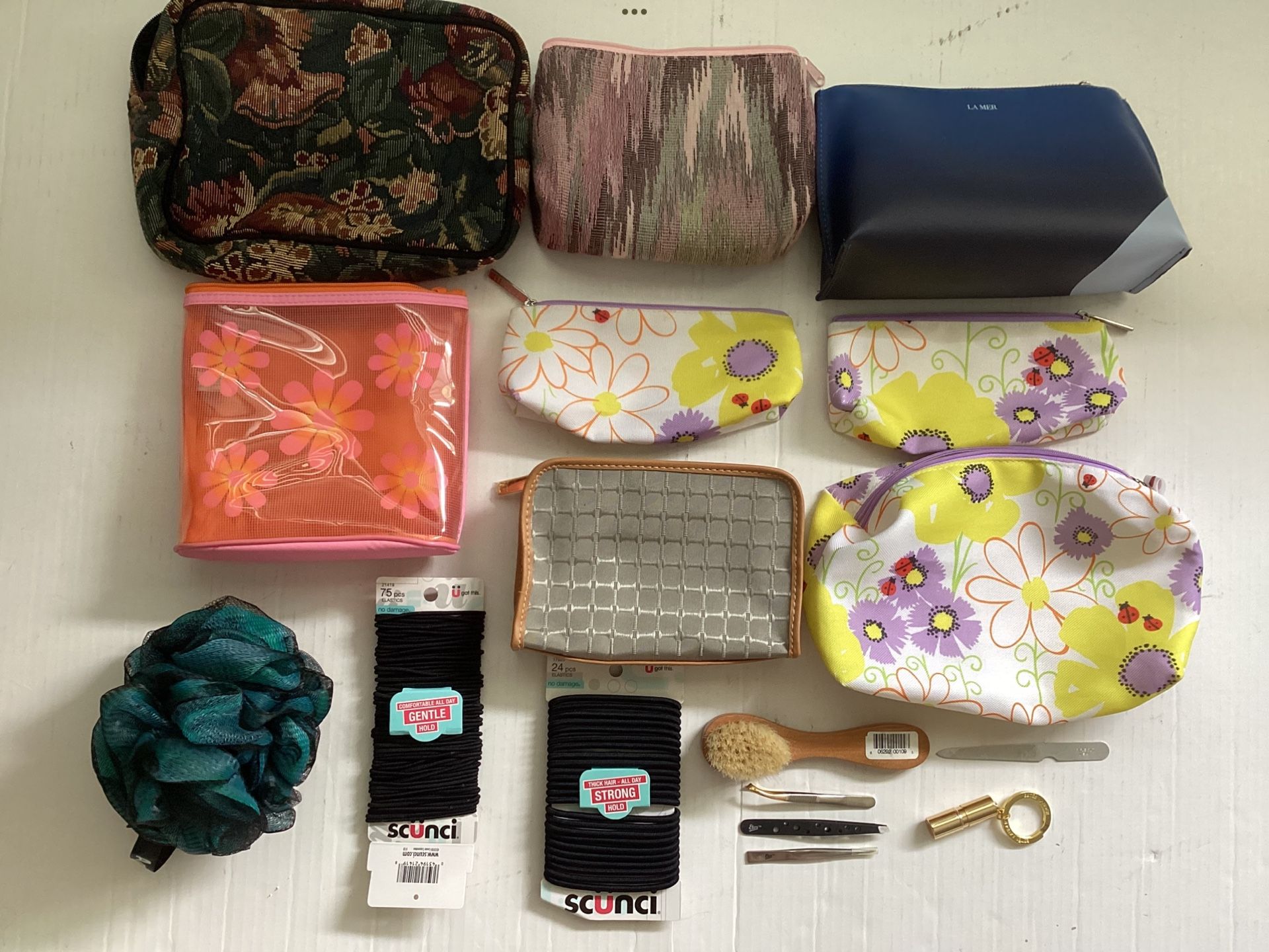 NEW 8 Cosmetic Makeup Travel Overnight Bags + Hair Accessories + Healthy Items Estée Lauder, La Mer, Clinque etc.