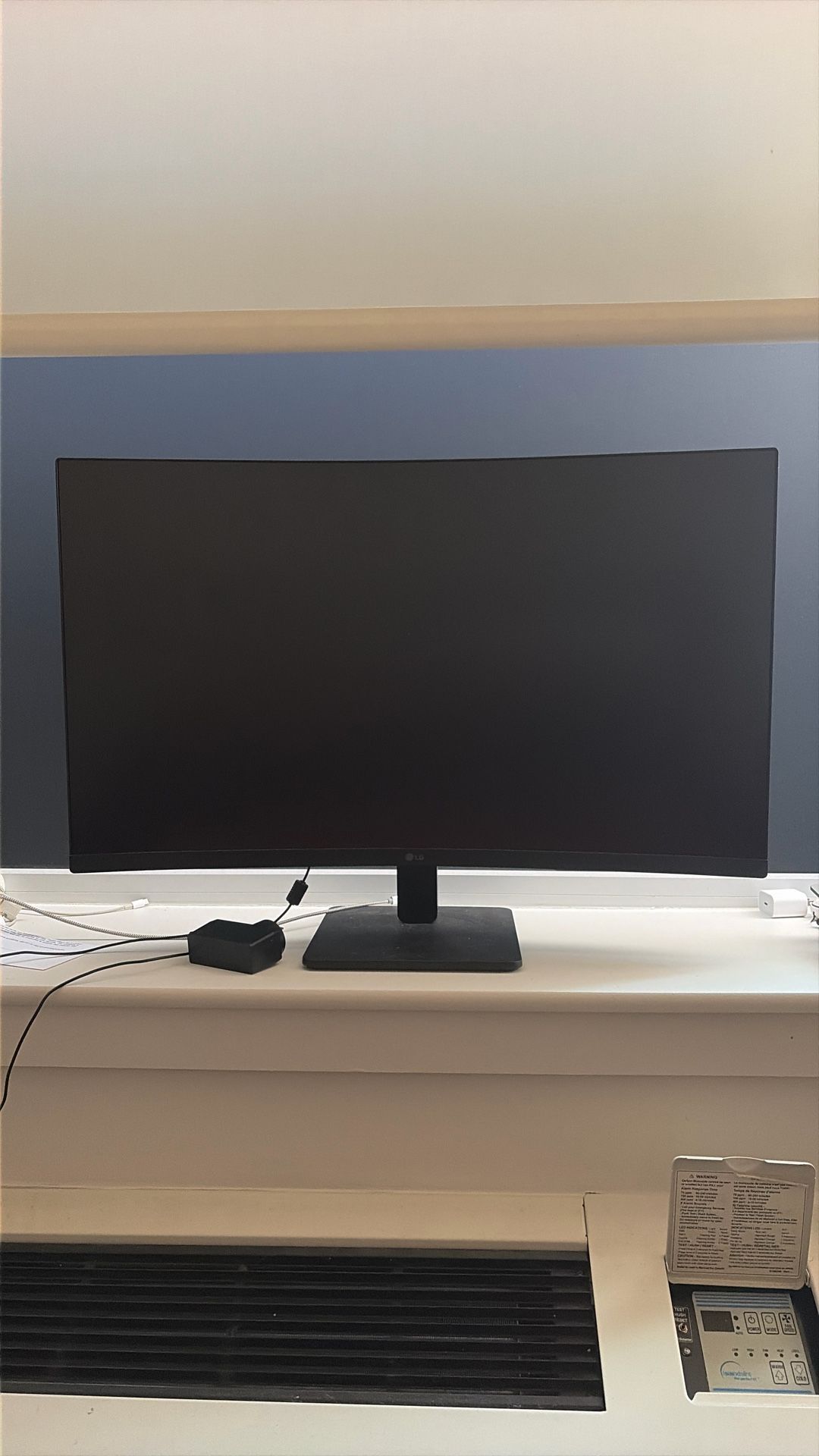LG - 32 Inch CURVED Monitor (HDMI) - Black