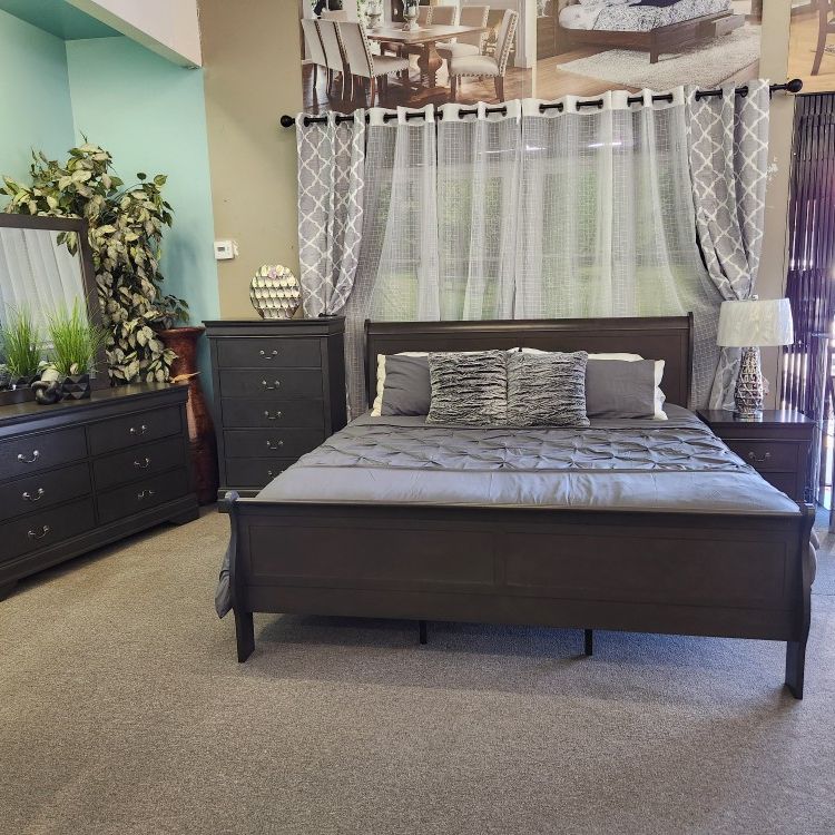 LIMITED QUANTITY!! 4-PC King Bedroom Set ONLY $699