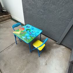 Blues Clues Table and Chairs