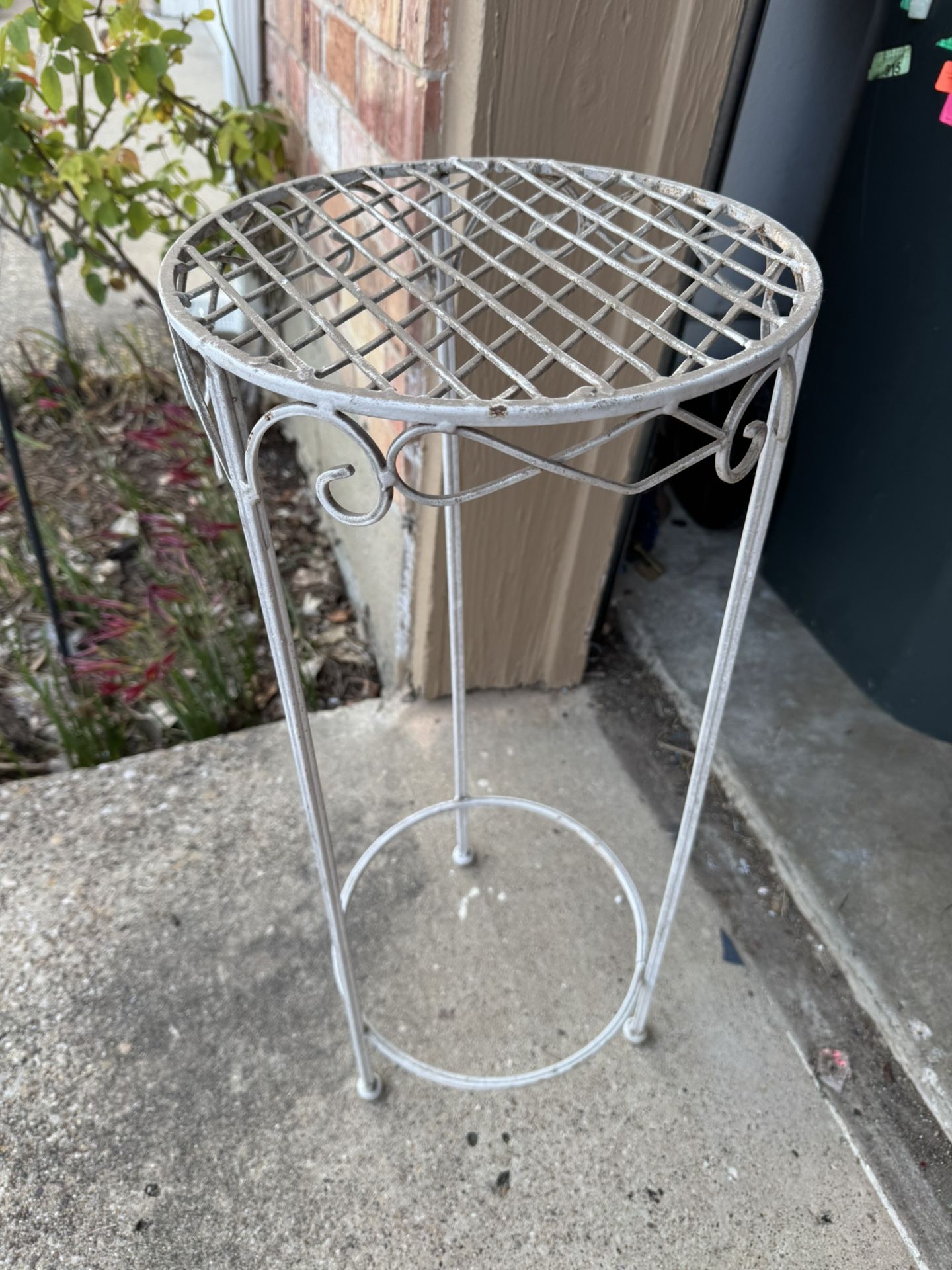 White Metal Pot Plant Stand