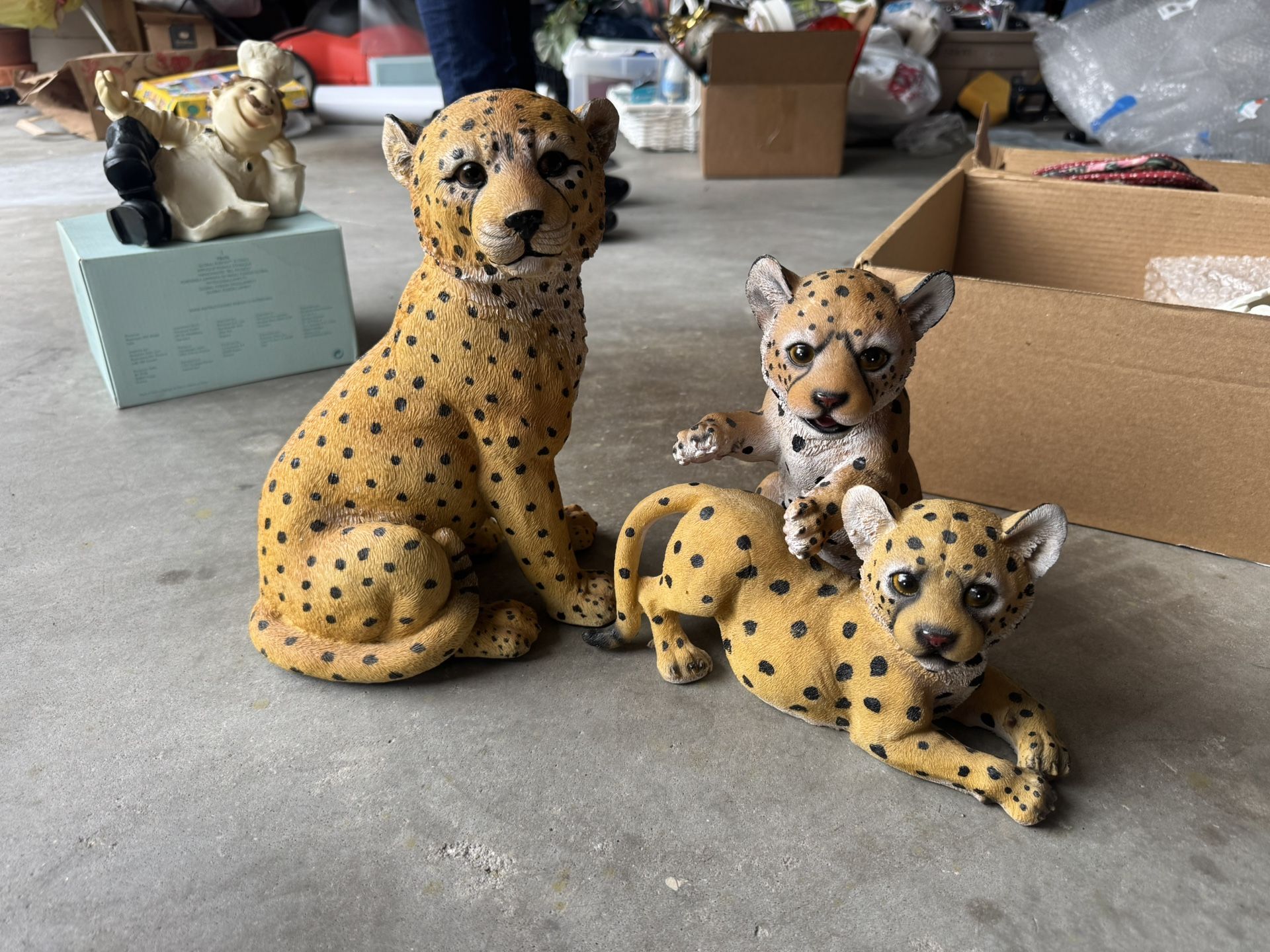 Cheetah Statue Family