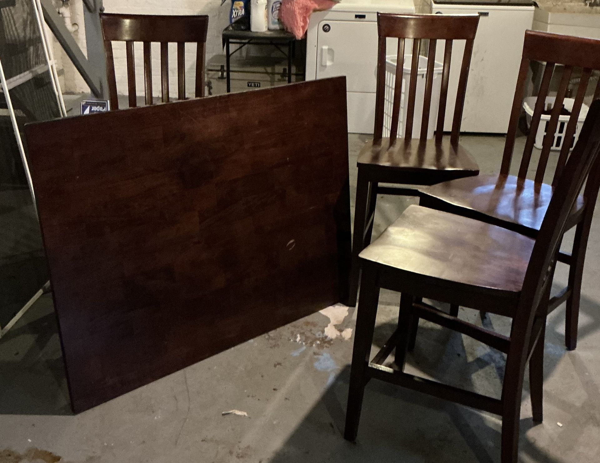 Dining room Table 4 Chairs