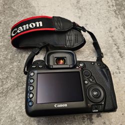 CANON 5D Mark IV - LIKE NEW!