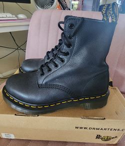 1460 Black Dr. Martens boots (size 7woman’s)