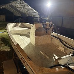 Boston Whaler 20HP Yamaha Outboard Electric Start Center Console