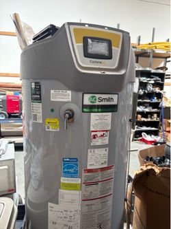 A.O. Smith cyclone MXi modulating water heater. 100 gal 150btu 120v