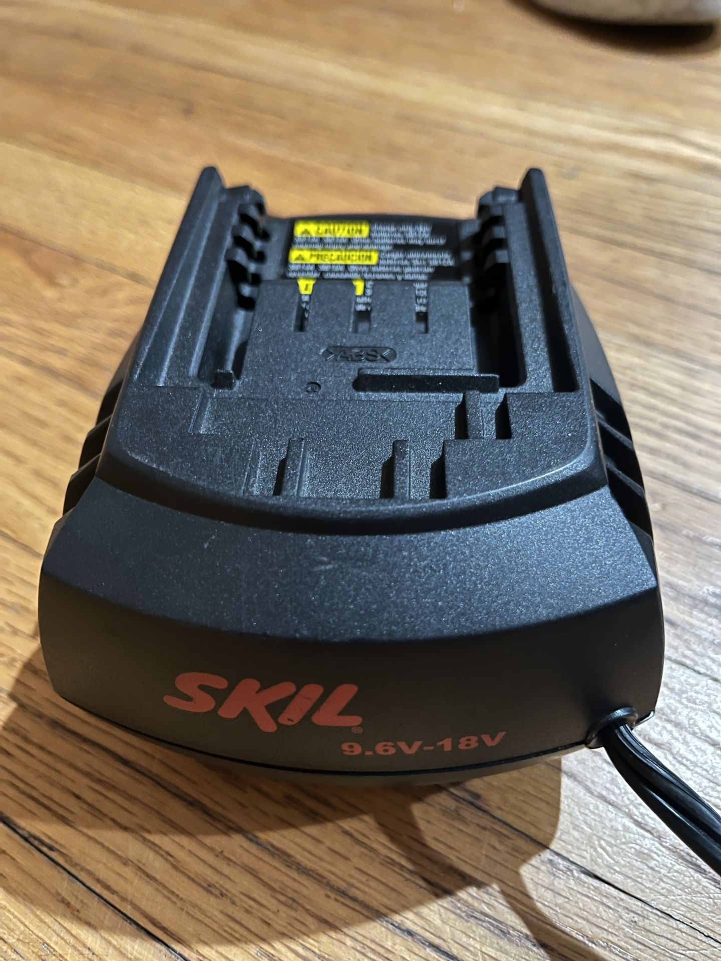 Genuine SKIL SC118 9.6V-18V charger for power tool batteries
