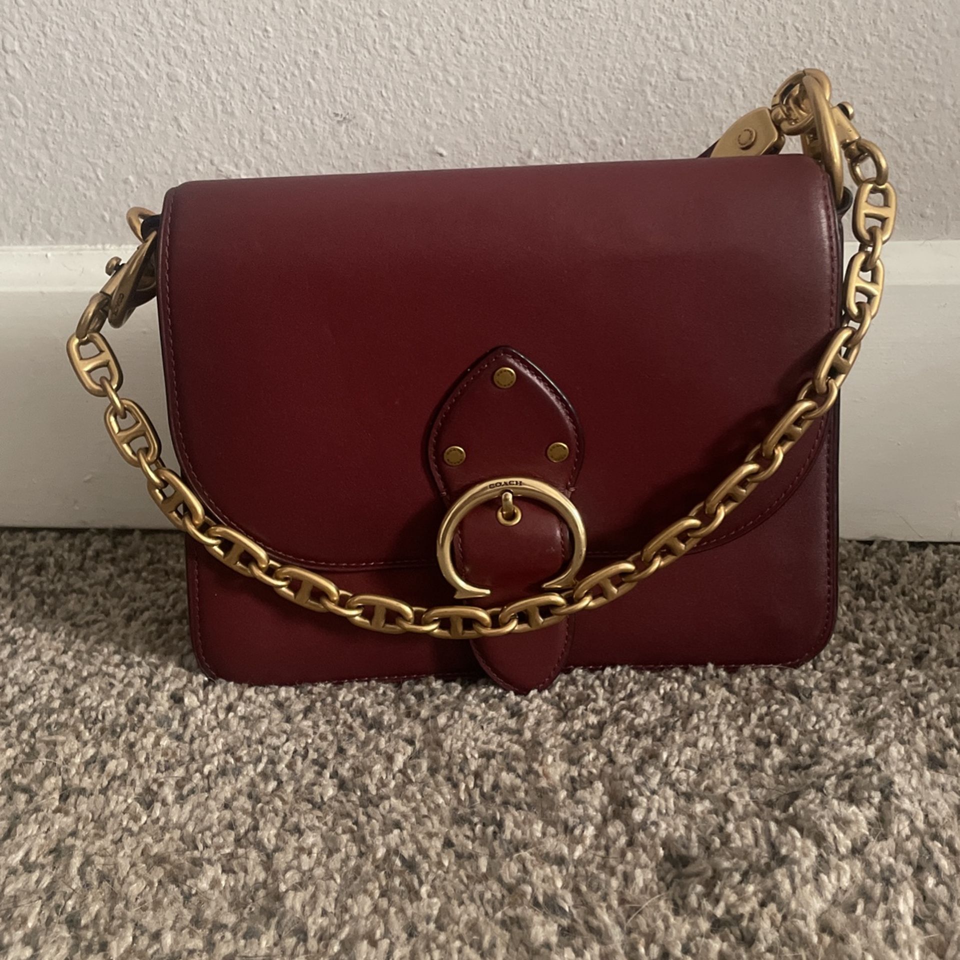 Elegant Coach Bag – Timeless Luxury & Style
