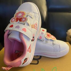 Minnie  Mouse  Sneakers. Size 10