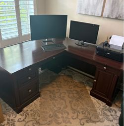 L-shape office desk
