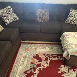 Sectional Sofa with Chase