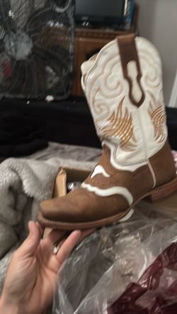 ARANGO BOOTS SIZE 51/2