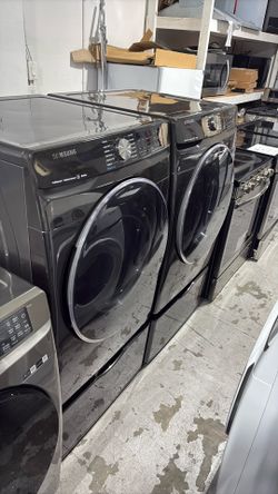 Samsung Frontload Washer Gas Dryer with pedestals