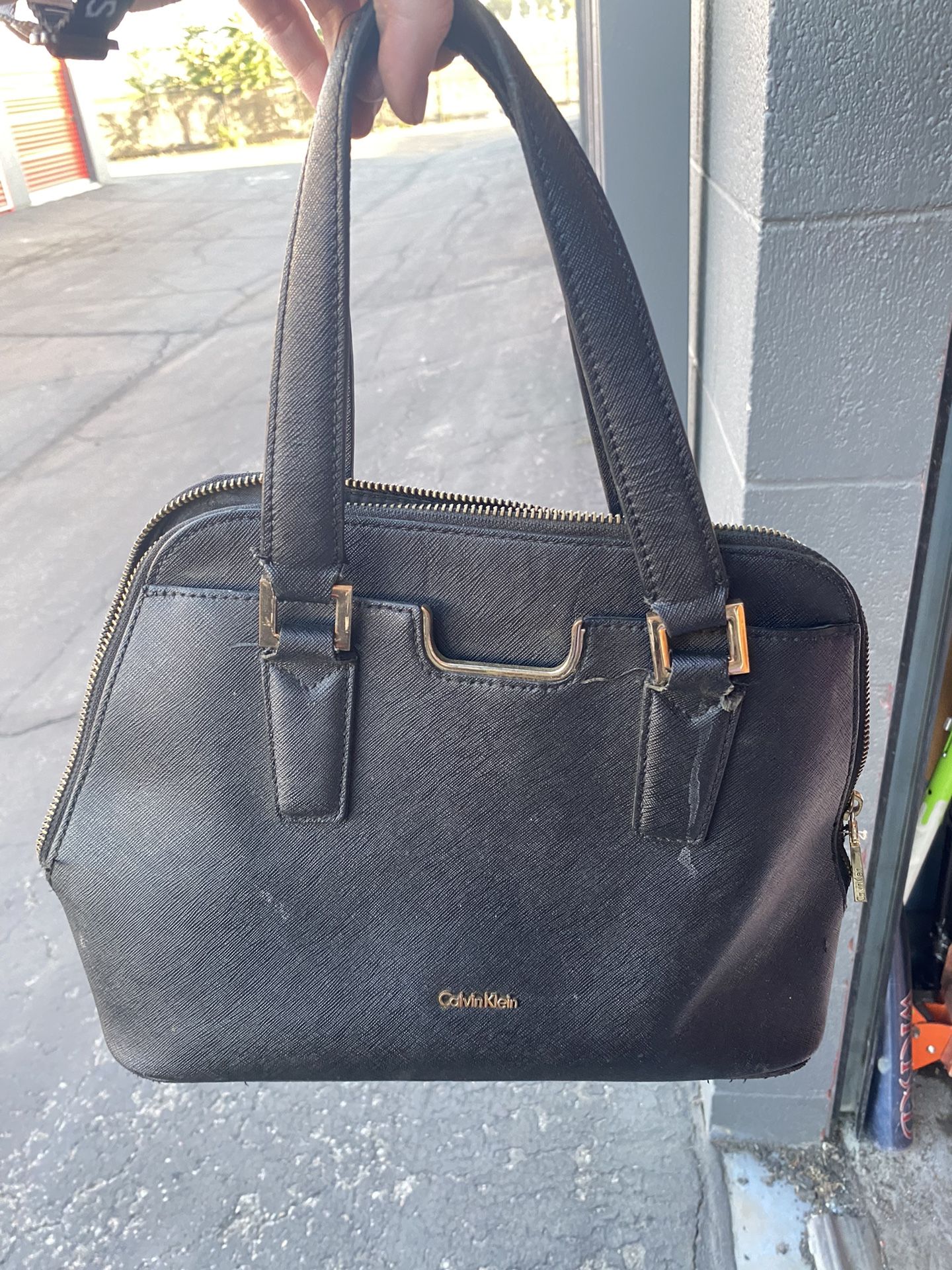 Calvin Klein Purse for Sale in Arrowhed Farm, CA OfferUp