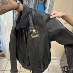 https://offerup.co/faYXKzQFnY?$deeplink_path=/redirect/ Leather Jacket 2xL