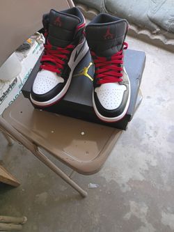 AIR JORDAN 1 MID