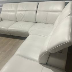 SECTIONAL GENUINE LEATHER RECLINER ELECTRIC ⚡ WHITE COLOR.. DELIVERY SERVICE AVAILABLE 🚚💥🚚✅✅💥
