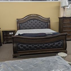 Queen Bedroom Set - Negotiable 