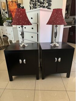 2 night stands in good condition