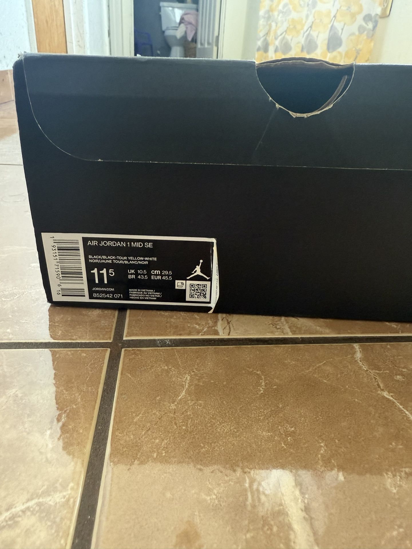Air Jordan 1 Mid SE
