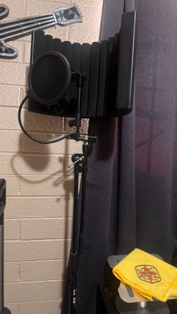 Mic stand w/pop screen