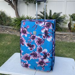 Like New  Tripp Lightweight Large Luggage