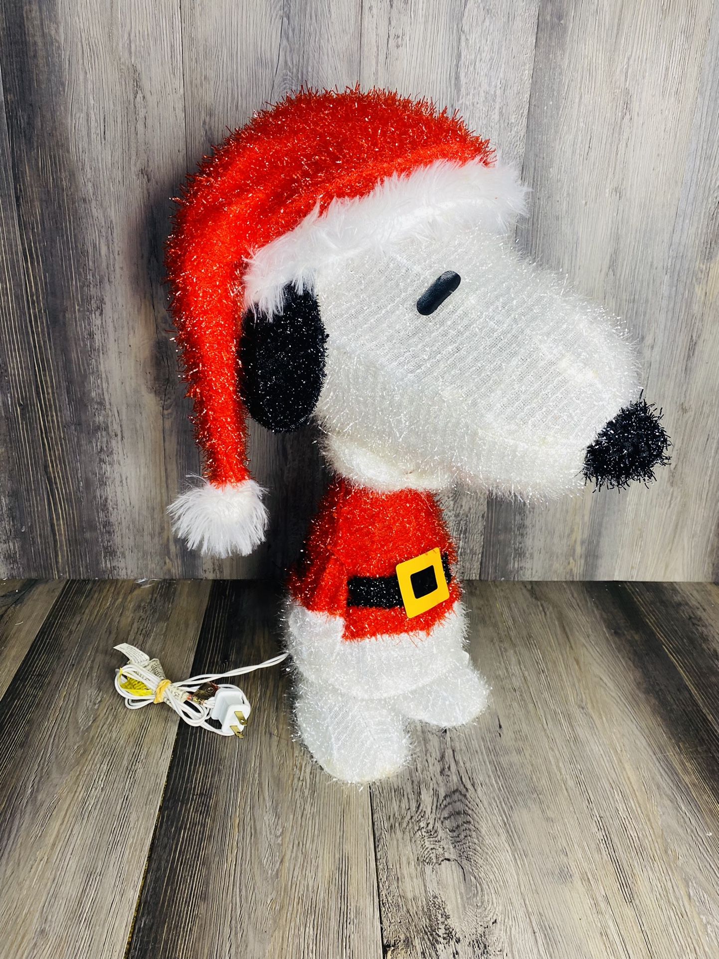 2017 Peanuts Worldwide Snoopy 19” Christmas Santa Light Up Yard Decor Pre Lit