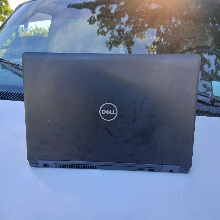 DELL  LAPTOP COMPUTER EVERYTHING WORKS WELL  