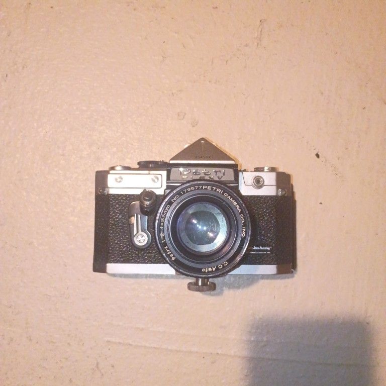 Vintage Petri Flex V SLR Camera With Petri 55MM f2 Lens