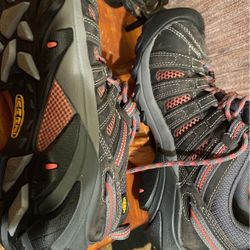 Keen Size 6 Half Wide